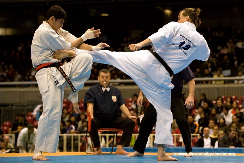 Aumout (Canada)<br>chudan-mawashi-geri