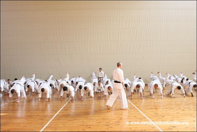 1000 ushiro-geri kicks