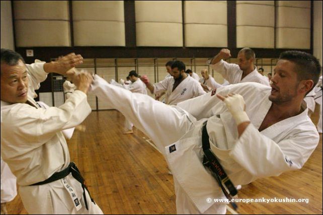 Jodan-mawashi-geri