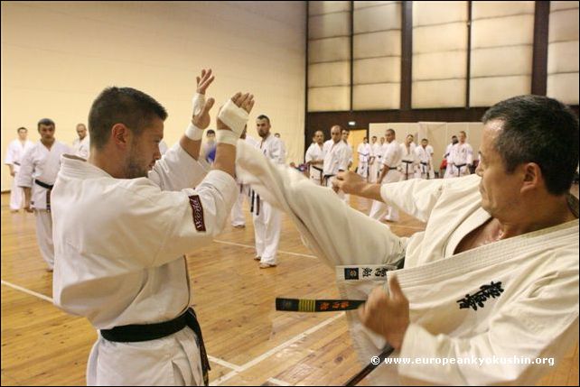 Jodan-mawashi-geri