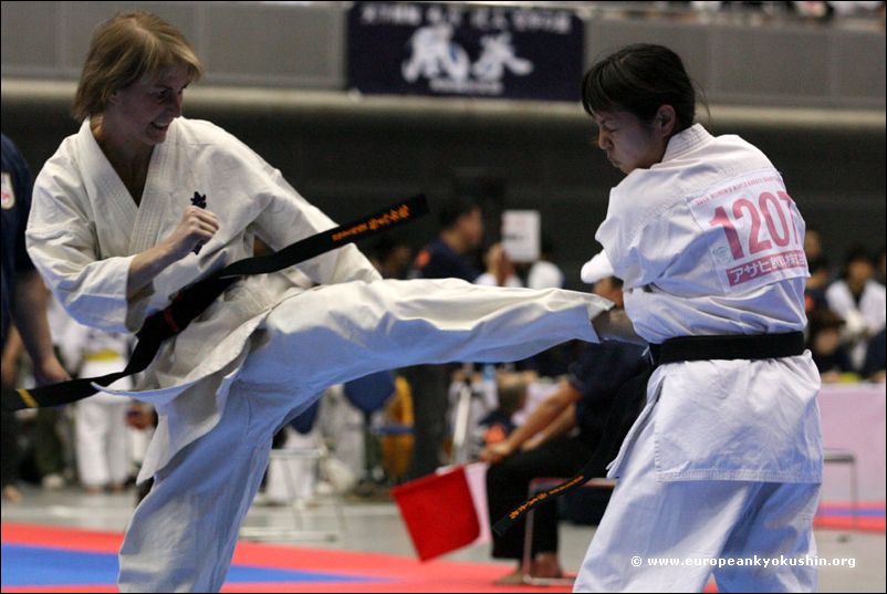 Ewa Pawlikowska<br>chudan-mawashi-geri