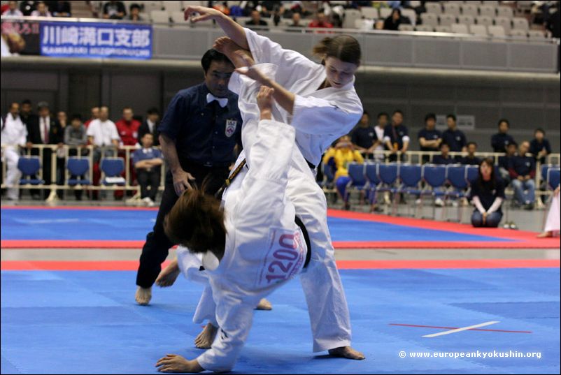 Miruyo Ito<br>tobi-ushiro-mawashi-geri