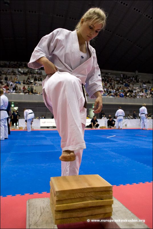 Former World Champion<br>Alina Aldatova