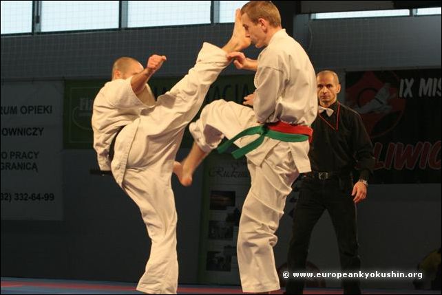 kakato-otoshi-geri