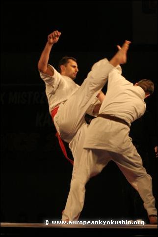 kakato-otoshi-geri