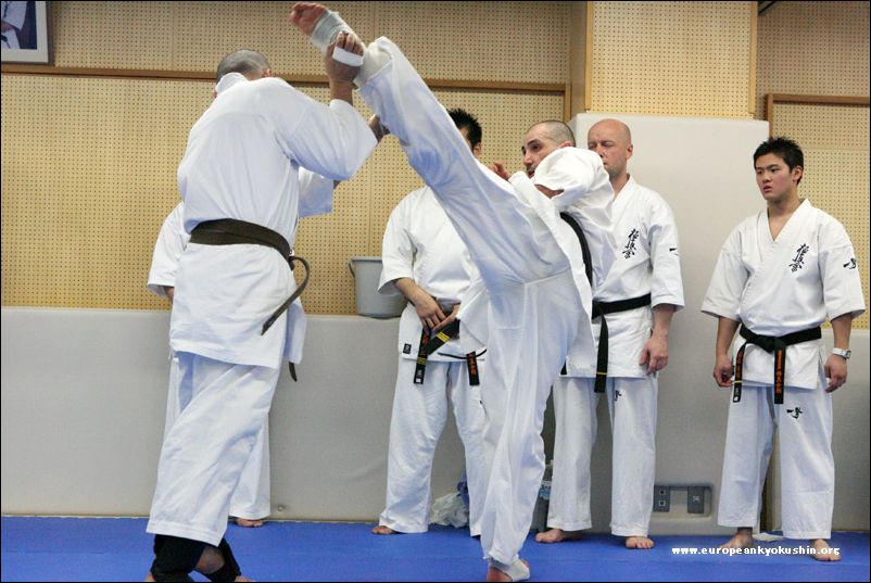 jodan-mawashi-geri