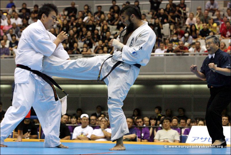 Alejandro Navarro<br>chudan-mawashi-geri